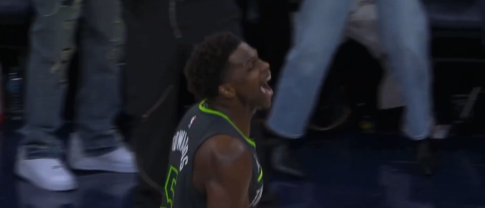 开云体育-19分逆转马刺！爱德华兹赛后仰天长啸 很高兴啊！